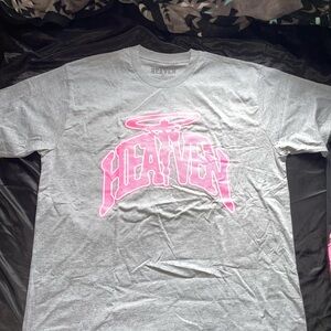 Men's Gray Short Sleeve Tee with Pink Graphic